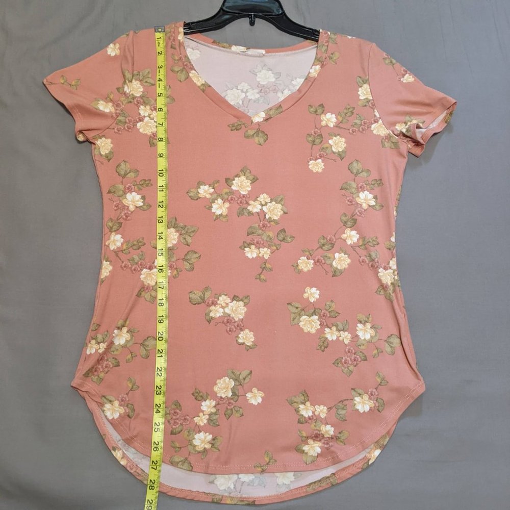 Reb & J. 220 Dusty Pink V-Neck Floral Blouse Size Medium Soft Short Sleeve - Picture 3 of 7